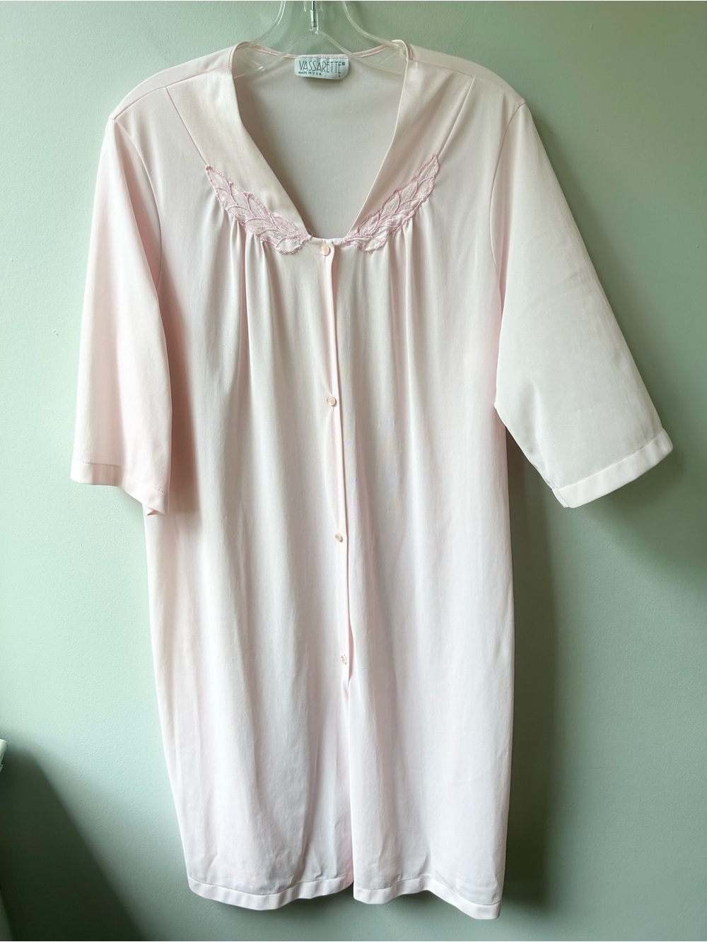 Vintage Vassarette women’s dressing robe with embroidered detail